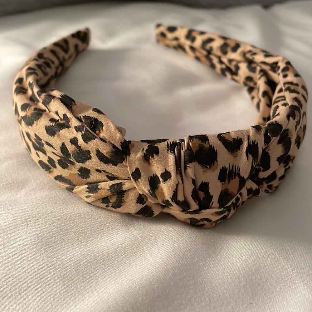 Loft cheetah print head band